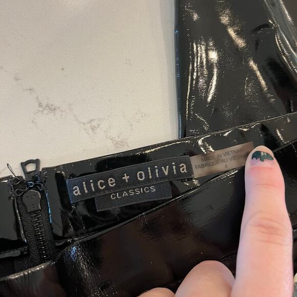 alice + olivia Maddox Back Zip Vegan Leather Leggings Pants size 4 - Picture 7 of 11